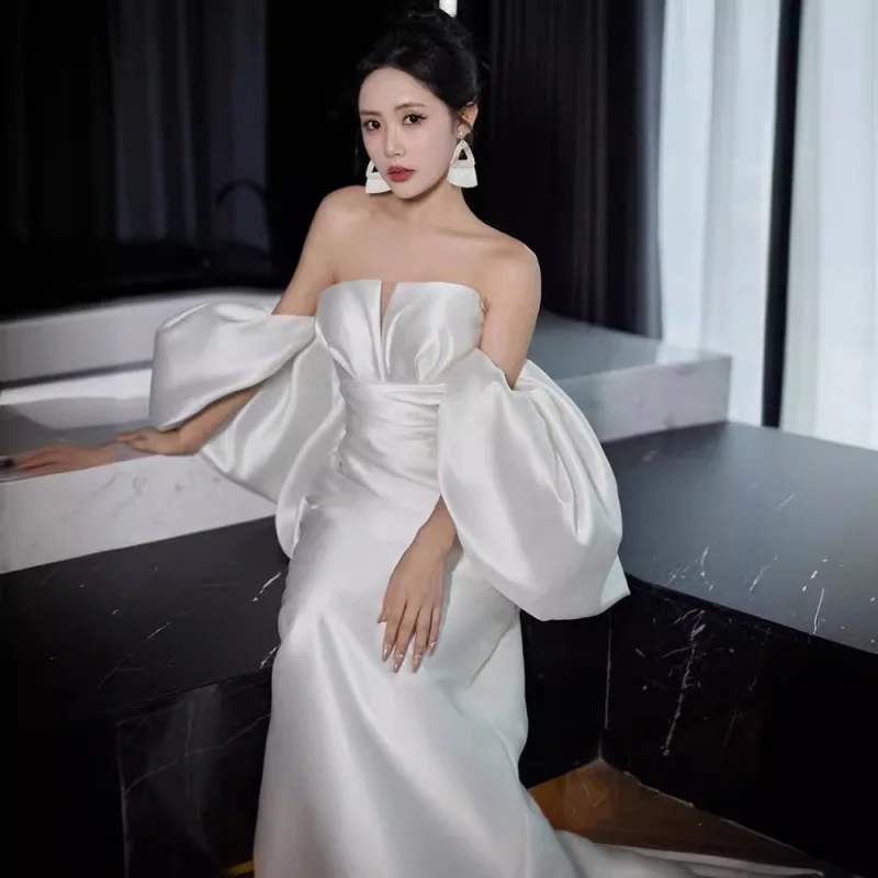 الساتان الفرنسي خارج الكتف فستان الزفاف الخفيف العروس المتخصصة بسيطة الأبيض حورية البحر تحية خارج فستان الزفاف ثوب الزفاف
