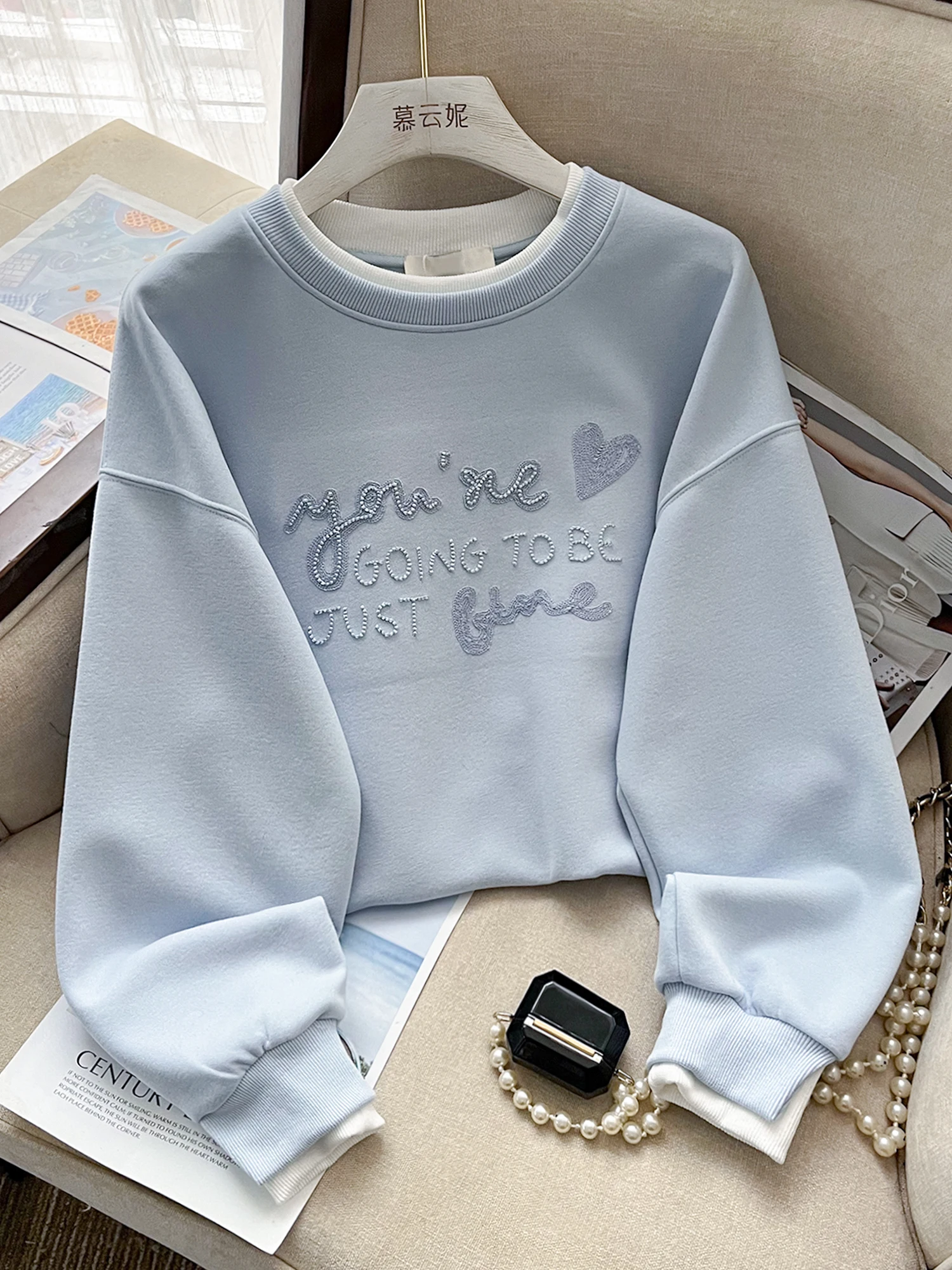 カジュアルスタイルのレター刺繍スウェットシャツ女性のラウンドネックオーバーヘッドトップトレンディな小さいサイズのアウターウェア綿素材 1
