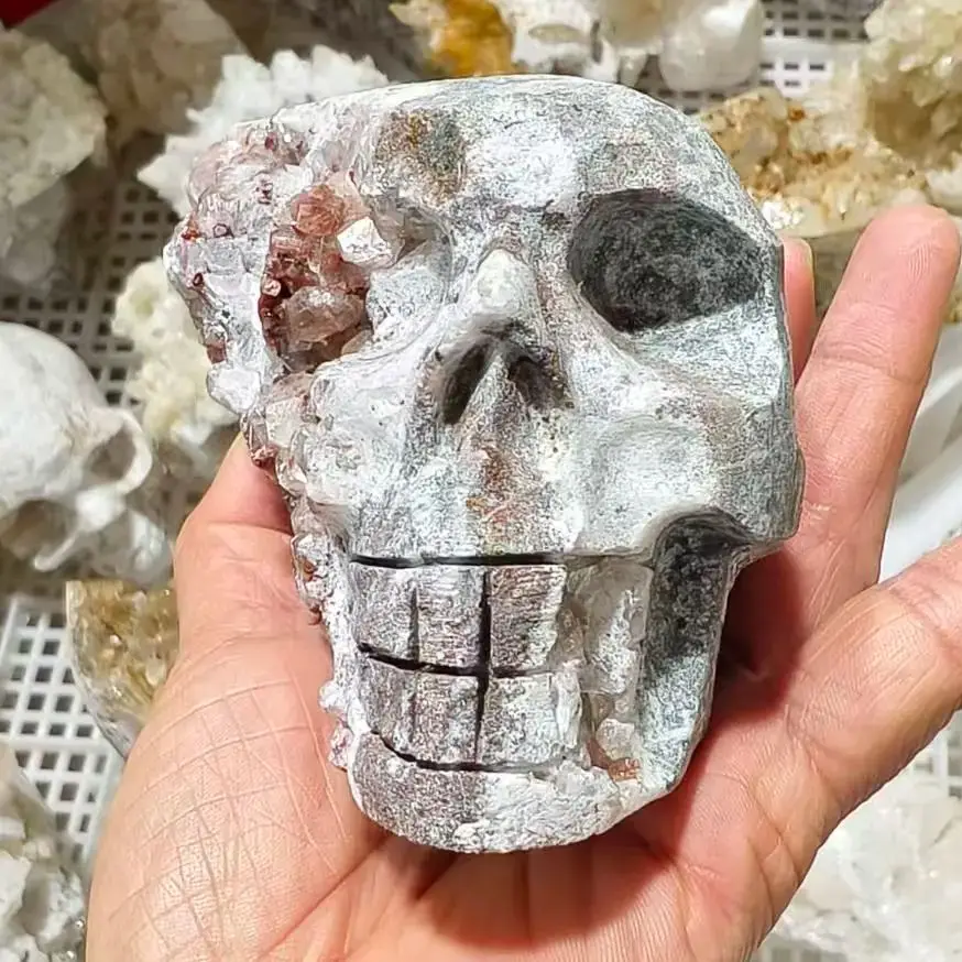 

Натуральные кристаллические друзы, кластеры из кварца, резные фигурки в виде черепов, минеральные изделия для духовного исцеления