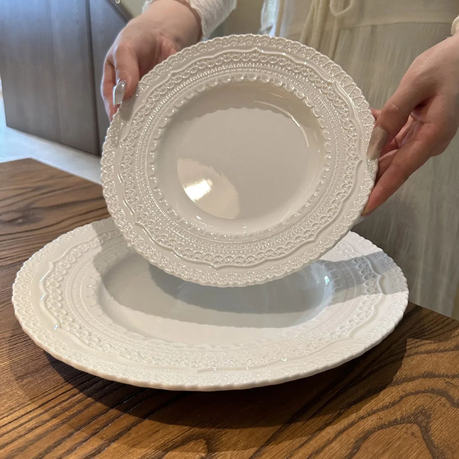 Plato blanco de cerámica con relieve de flor francesa y Alice, comida occidental, plato poco profundo de cerámica, vajilla Retro J4D6I6