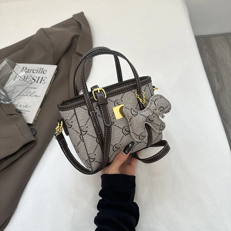 

Contemporary Carryall Messenger Bag Women Multifunctional Shoulder Bag Large Capacity For International Travel And Vacation