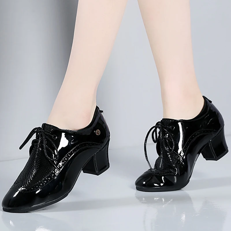 レディースラテンダンスシューズ、社交ダンスシューズ、レースアップモダンジャズダンスシューズ、レッドとブラックのサルサダンスシューズ、柔らかい先生用シューズ
