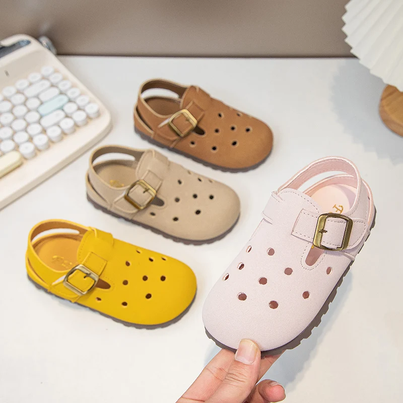 

Детские полые дышащие сандалии Joker, замшевые нескользящие легкие сандалии на плоской подошве для мальчиков и девочек весной и летом.