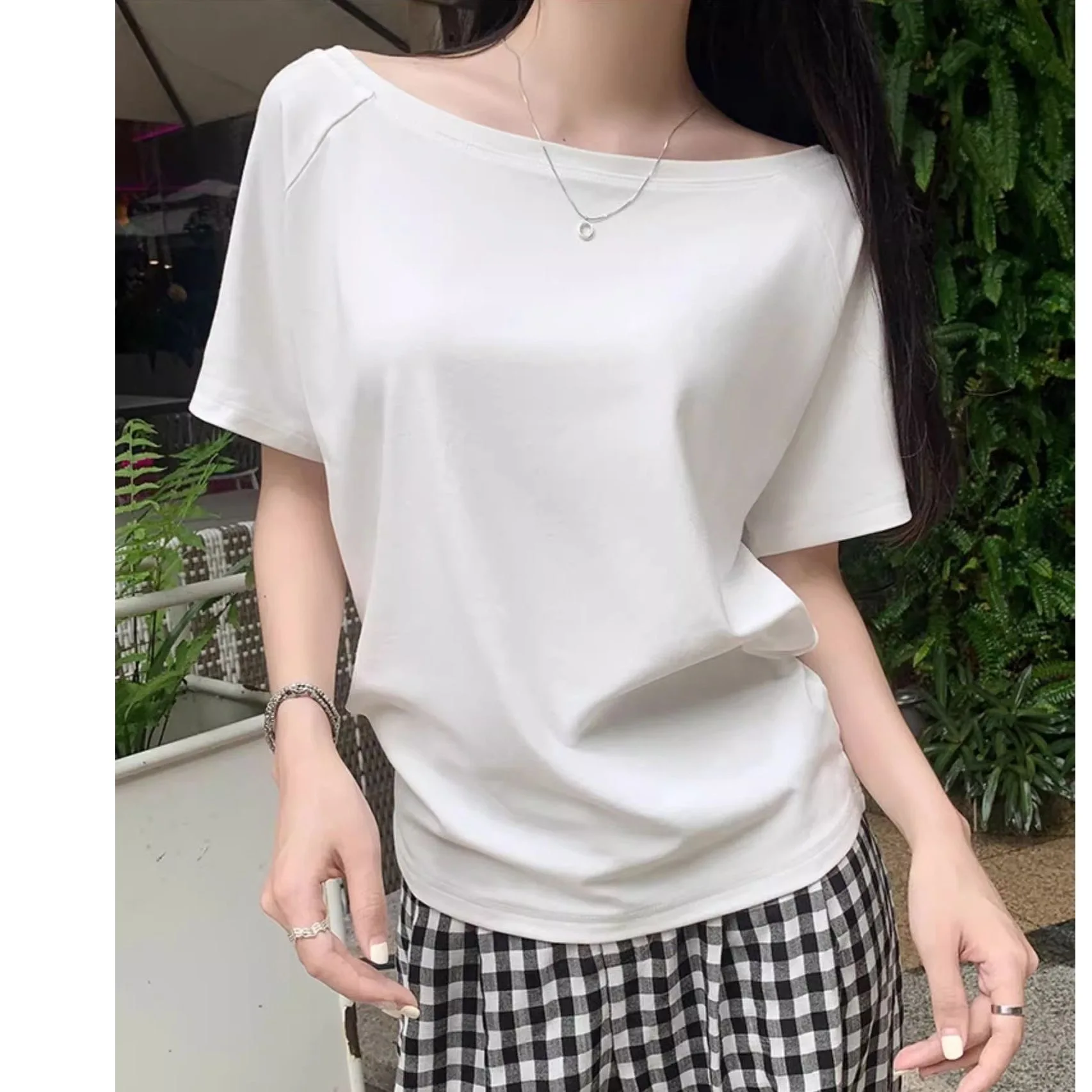 Short-sleeved White