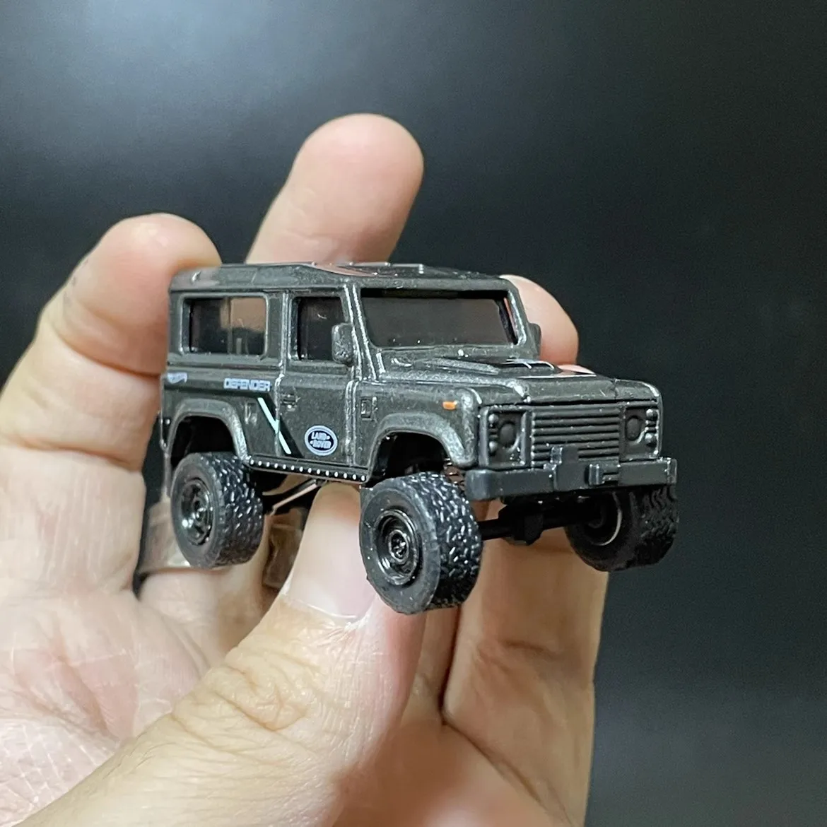 Dostosowany 1/64 pojazd terenowy SUV modernizacja amortyzator Model modernizacyjny miniaturowe akcesoria do scen garażowych strzelanie makro