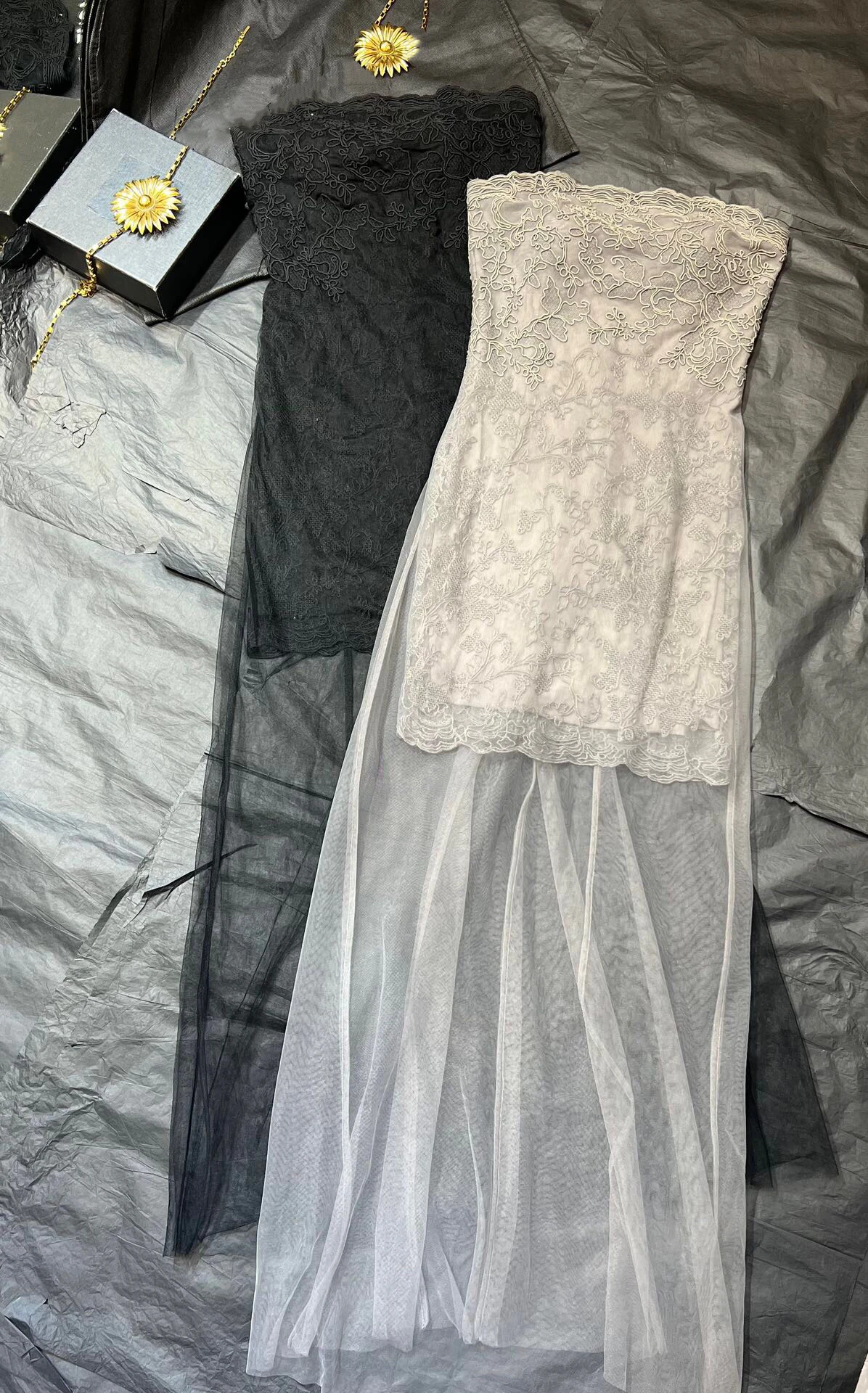 

2025 Summer Runway Dress Embroidered Sexy Chest Wrapping Mesh Dress Fashion Women's Spaghetti Strap Wedding Beige Dress