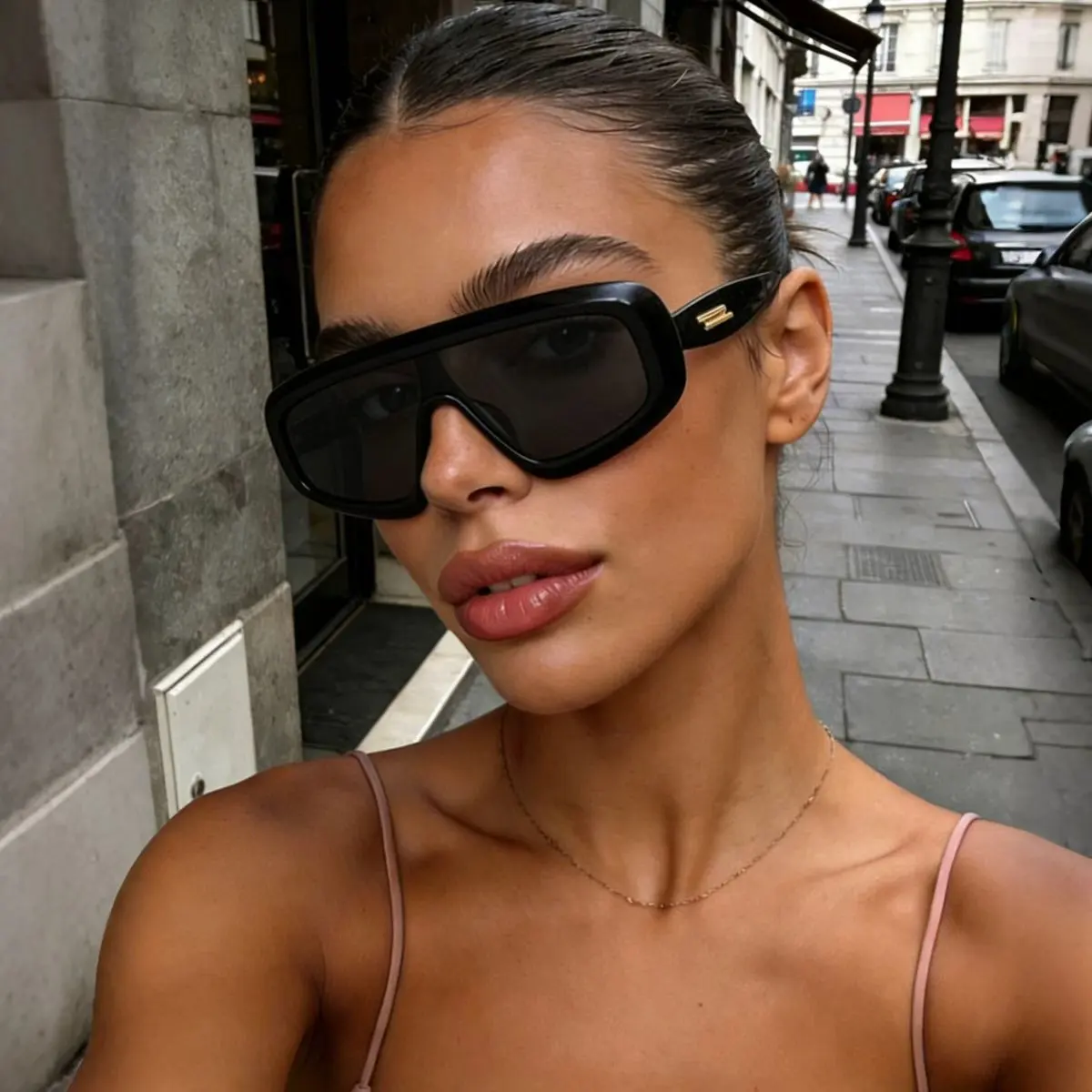 1PC Unisex Large Shield Frame Fashion Sunglasses with Decorative Temple Arms Suitable for Various Face Types
