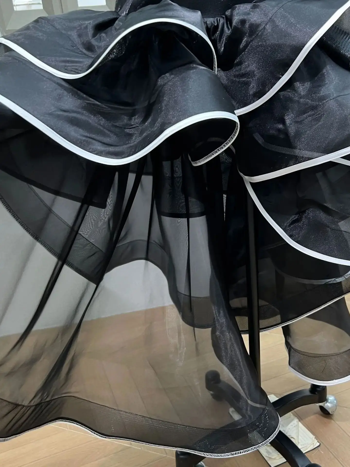 Sommer Neue Modische Schwarz Prom Kleider High Low Geraffte Organza Einzigartige Formale Party Kleid vestidos fiesta frauen Event Kleid