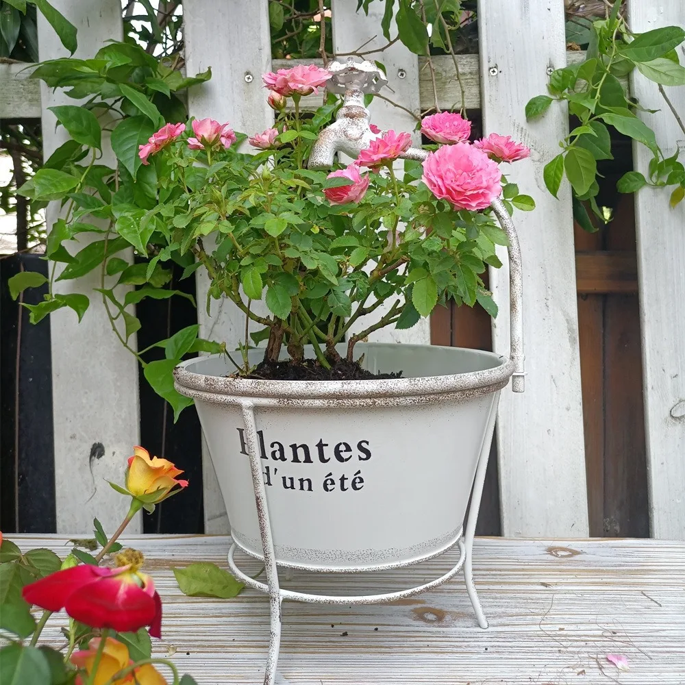 Villa Planter High Foot Design Faucet Decorative Pot Vintage Iron Plant Support Elegant and Practical Indoor Gardening