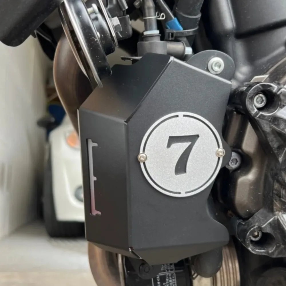 

Защитная крышка бачка охлаждающей жидкости для мотоциклов Yamaha TRACER 7, FZ-07 ABS, TRACER 7 GT, MT-07, XSR700, TRACER 700