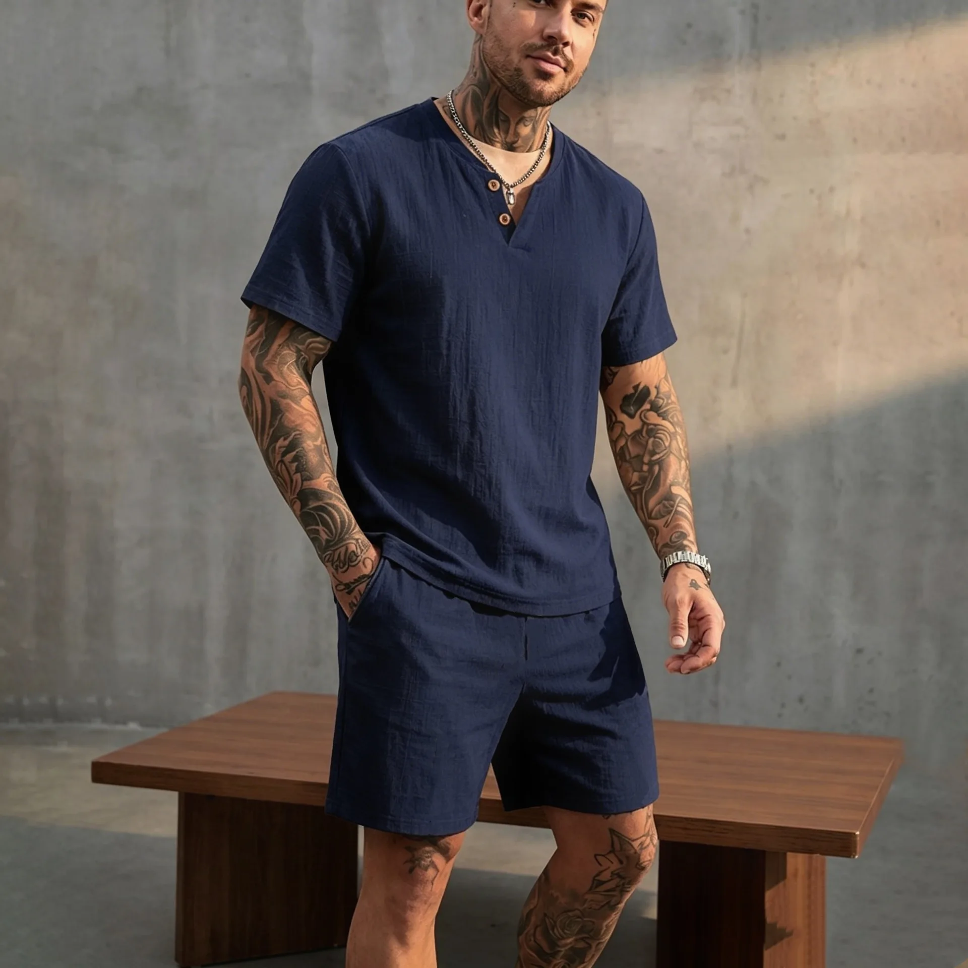 2026 Sommer Europäisch-Amerikanisches Herren-Leinen-Henley-Polo-Zweiteiler-Set: Lockeres Kurzarm-T-Shirt mit passenden Shorts – Atmungsaktives Urlaubsoutfit – Detail 15