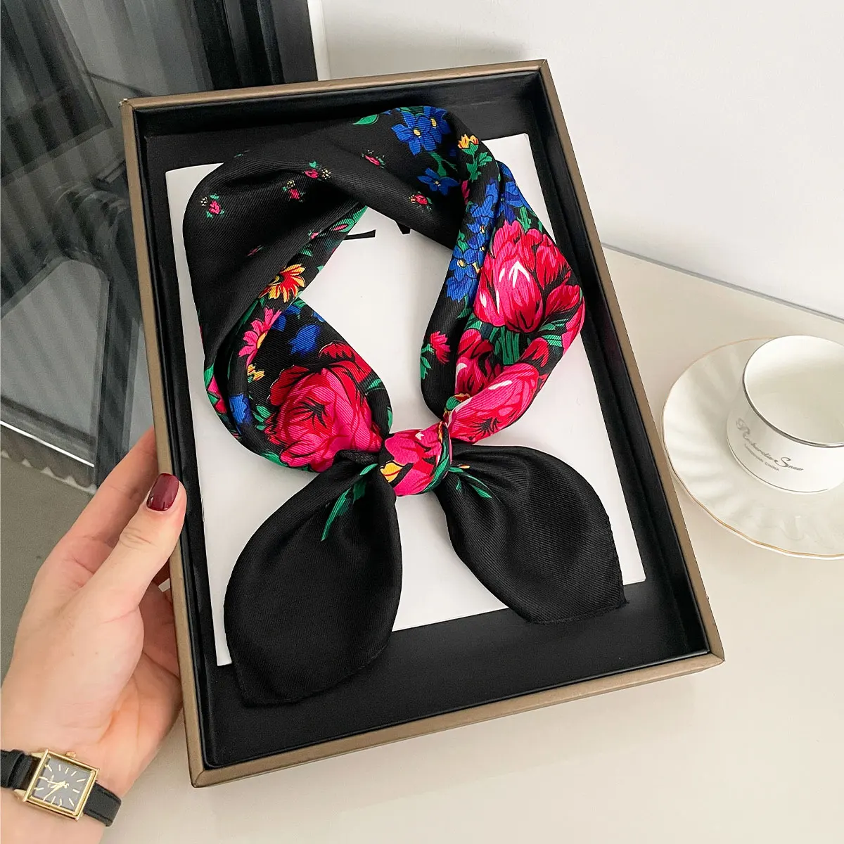 2025 Neueste 70 cm Baumwolle Blumendruck Frauen Bandanas Quadratischer Schal Mädchen Stirnband Zubehör Taschentuch Halstuch Haarschal – Detail 22
