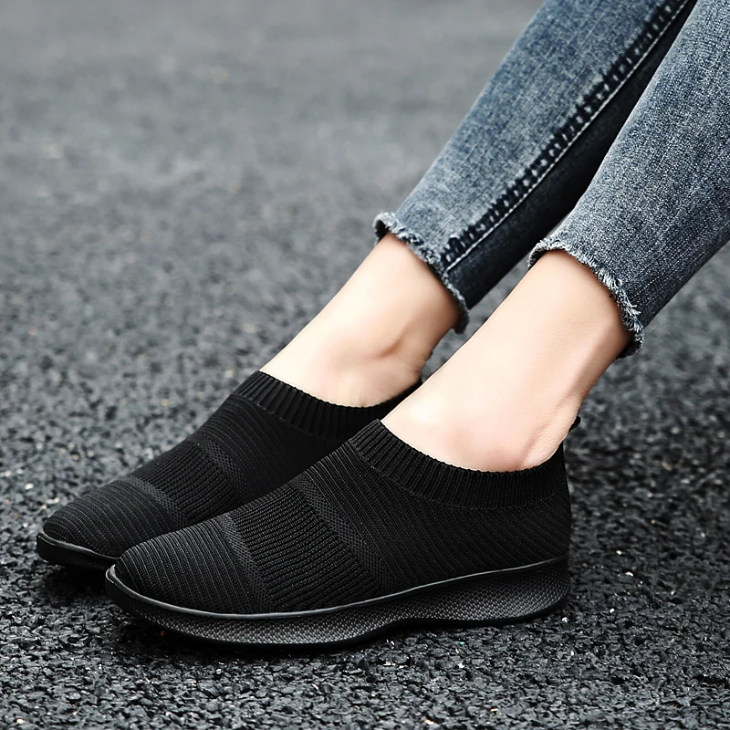 New Slip On Knitted Women\'s Shoes Large Size Ultra Light Sneaker Mom\'s Shoes Outdoor Walking Shoes Summer Breathable Footwear