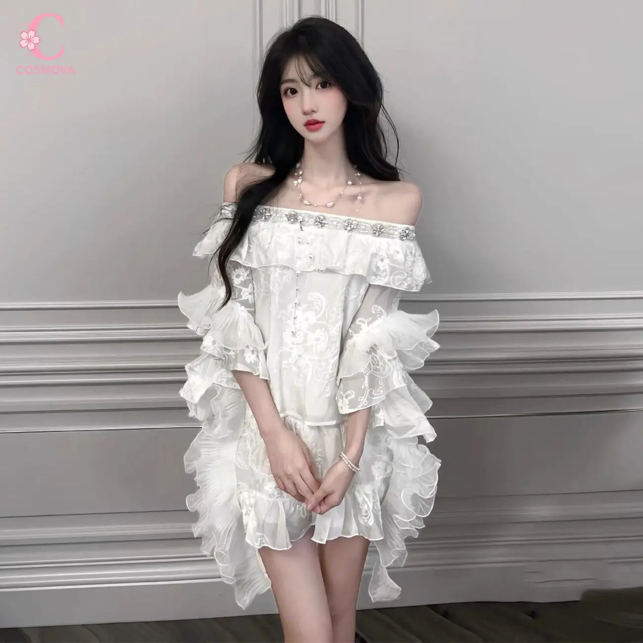 

Французский роскошный комплект с открытыми плечами и кружевными оборками: кружевной укороченный топ + асимметричная мини-юбка. Элегантный образ в стиле кокетка, шикарный ретро-стиль.