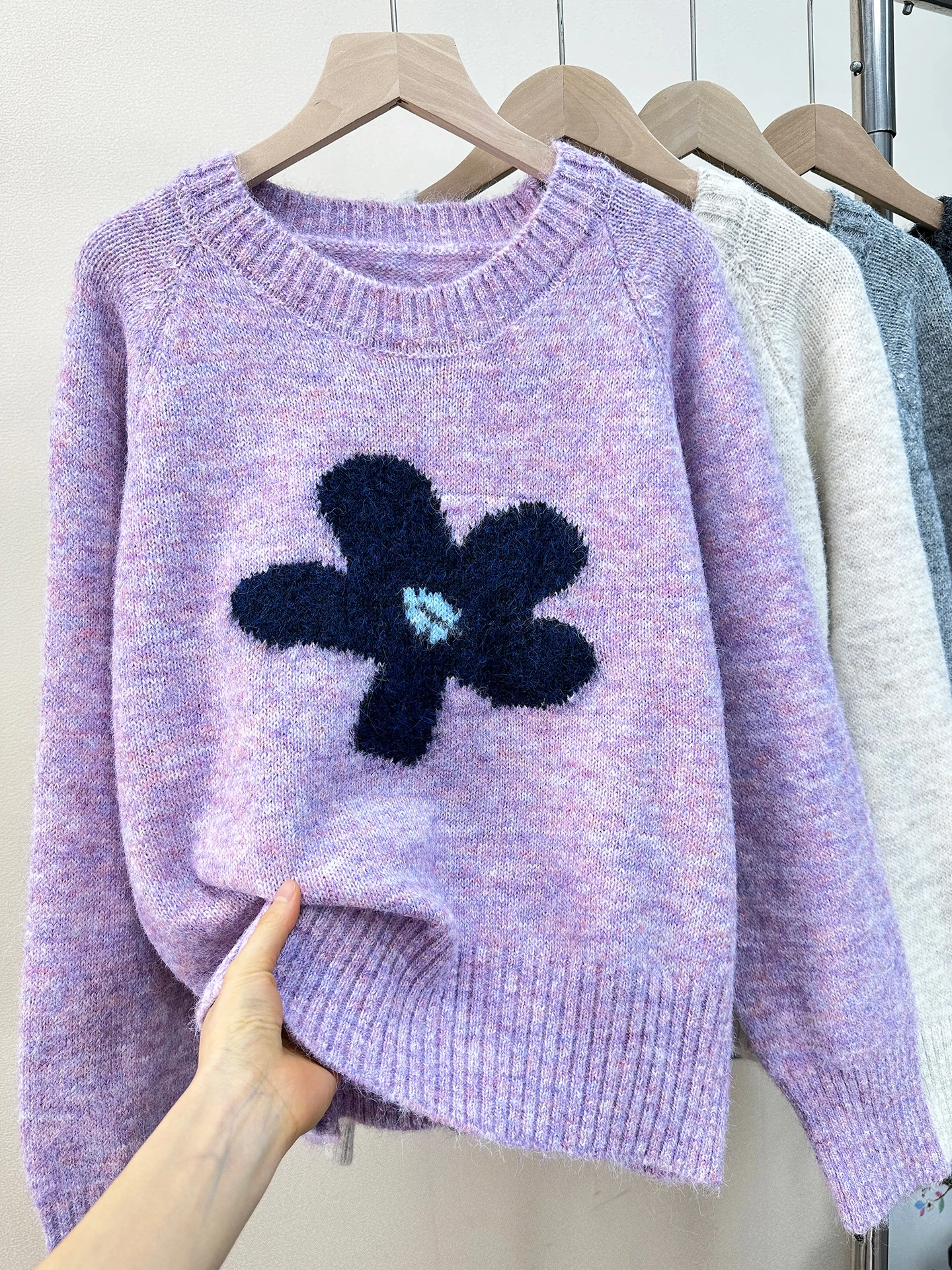 Korean Sle Floral Soft Skin-friendly round Ne Women's Sweater Winter Versatile Warm Knitted Top Comfortable All-match