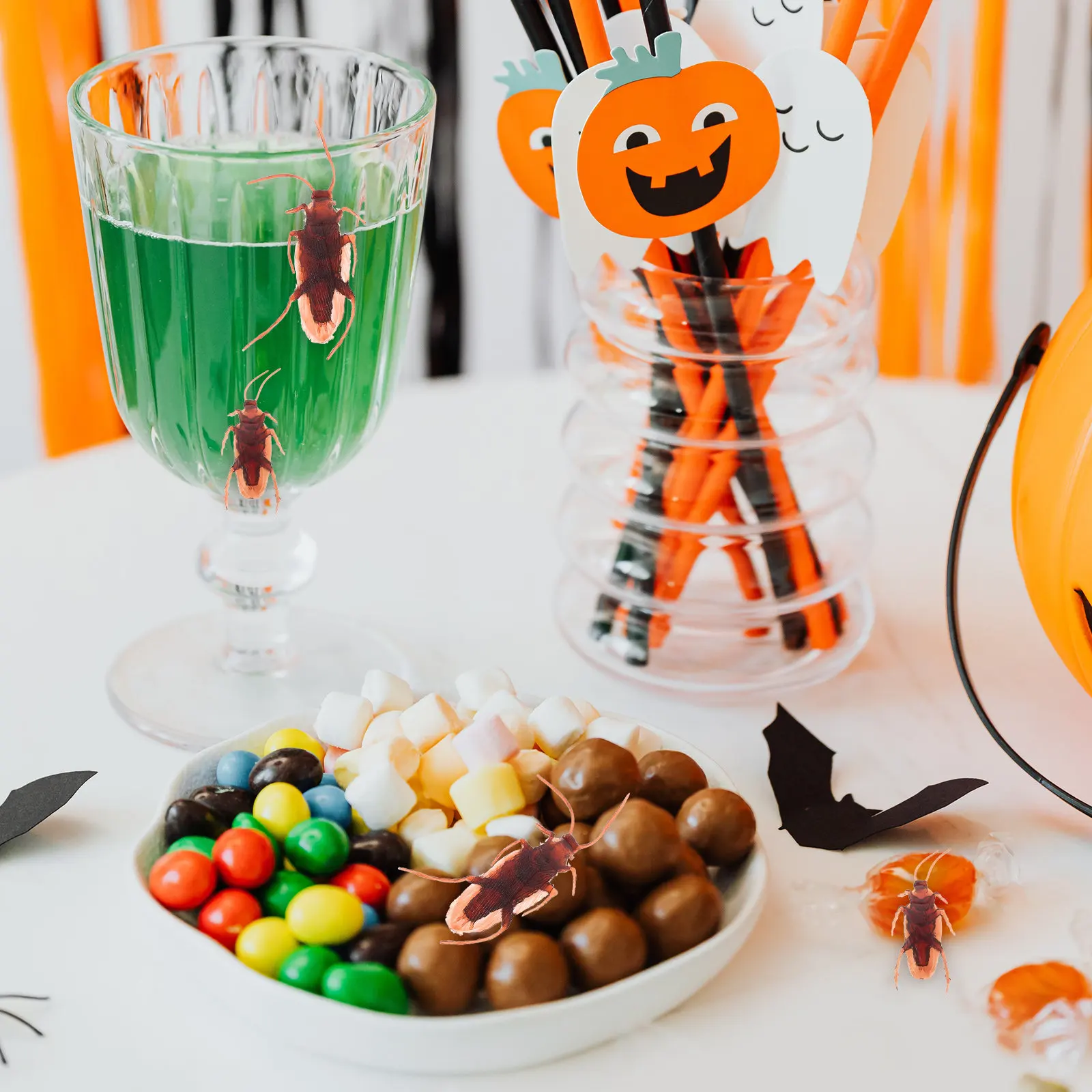 

100 шт. реалистичных муляжей тараканов для розыгрышей на Хэллоуин, День дураков, для игр и приколов, страшные, как настоящие, имитация насекомых