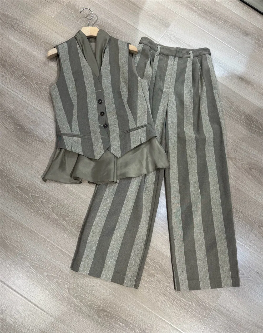 

High Quality Women'S V-Neck Sleeveless Vest + High Waist Casual Pants Fashion Striped Set