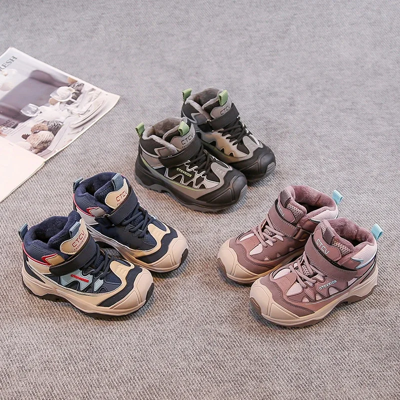 

Children Ankle Boots with Thick Fur Kids Sports Boots Toes Capped 2025 Winter New Boys Girls Short Boots Soft Handsome Trendy