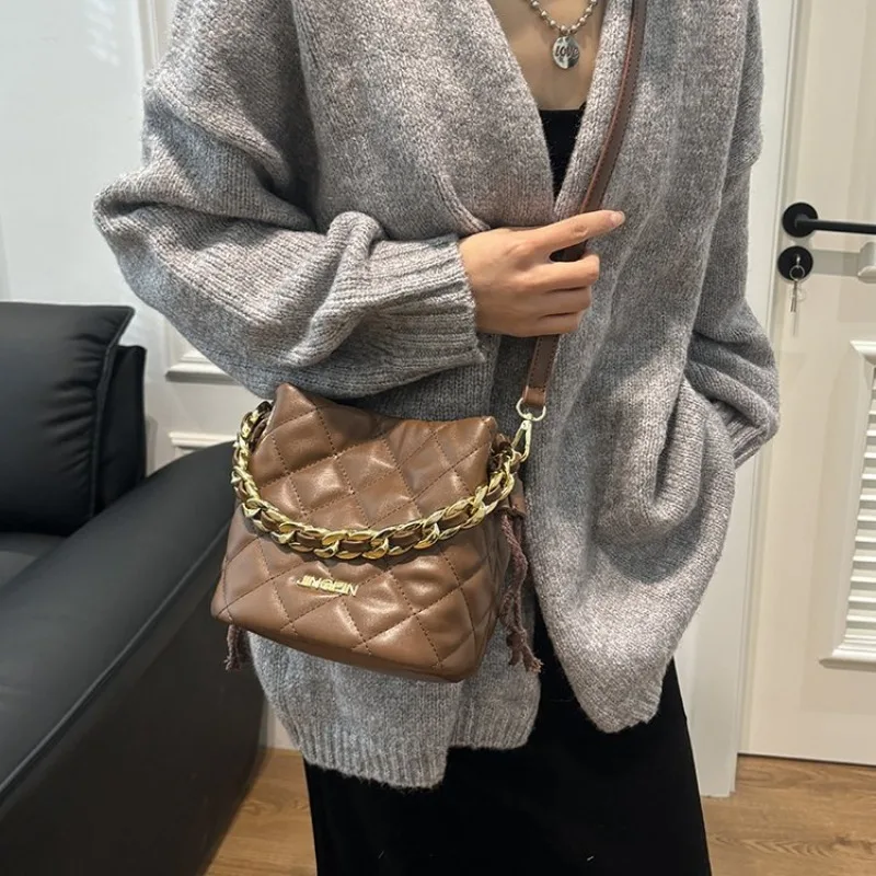 

Fashionable Handbag For Women Express Your Artistic Side With This Unique Design