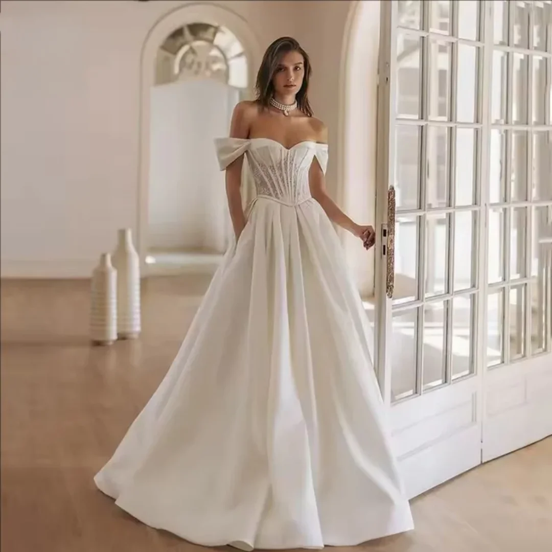 Customzied エレガントな A ラインのウェディングドレス恋人プリーツサテンレースの花嫁ドレスフロアレングスレースアップバックトレイン