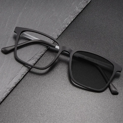 Imagen 2 del producto Gafas de lectura fotocromáticas para hombre y mujer, anteojos ultraligeros de goma y titanio para presbicia con lente de CR-39 + 0,75 1,75 2,25