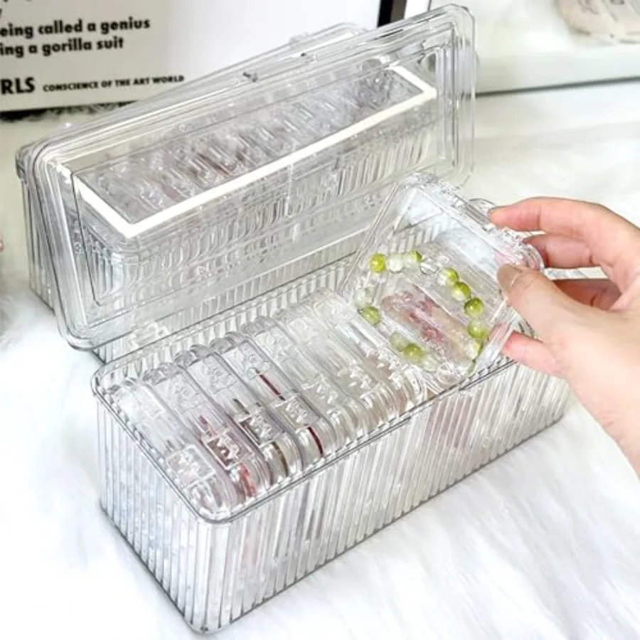 Pudełko do przechowywania 14 sztuk sztucznych paznokci z organizerem na paznokcie o długości 8,4 cm, zawiera 48 dwustronnych taśm kompaktowych.