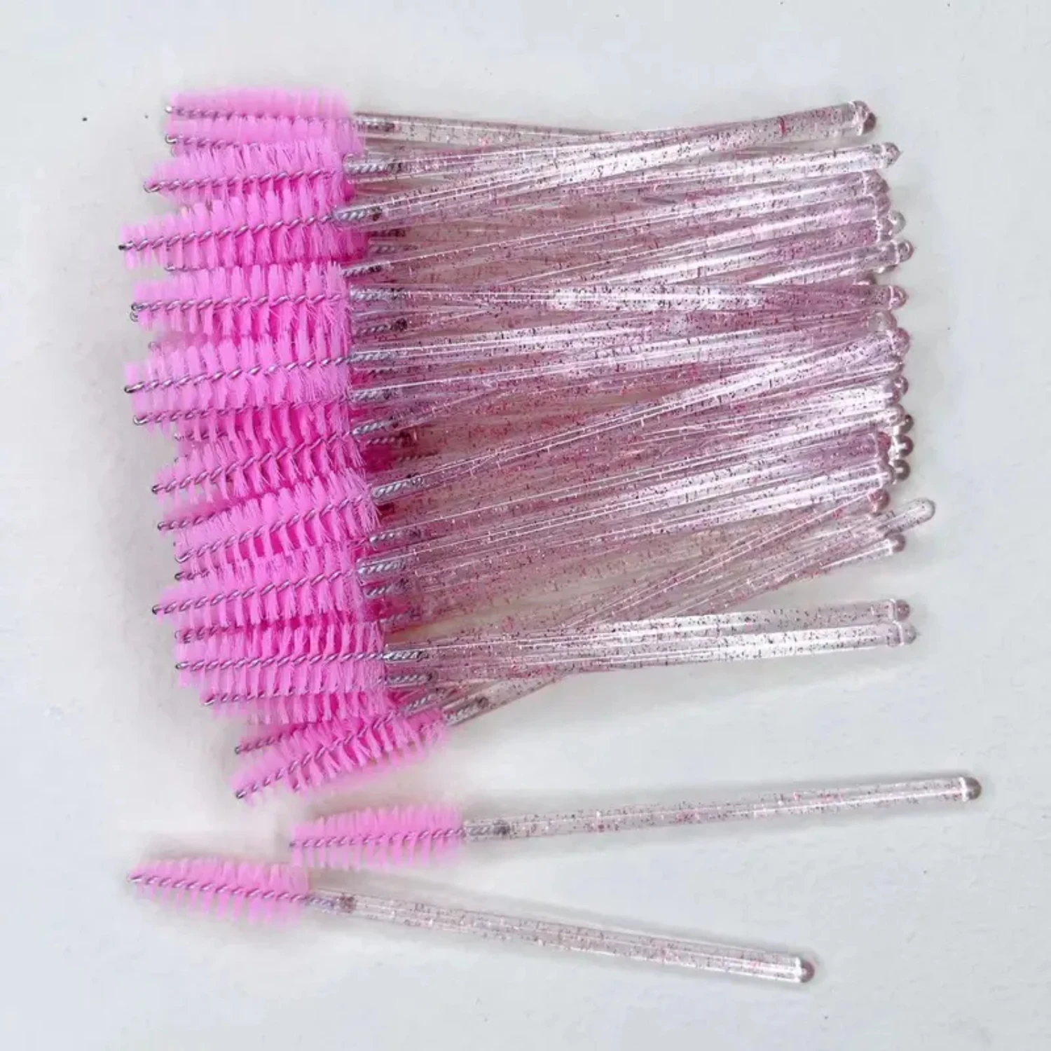 Disposable Eyelash Brushes - Pack of 50 Convenient and Hygienic Wands for Makeup Application and Removal - Perfect for Professio