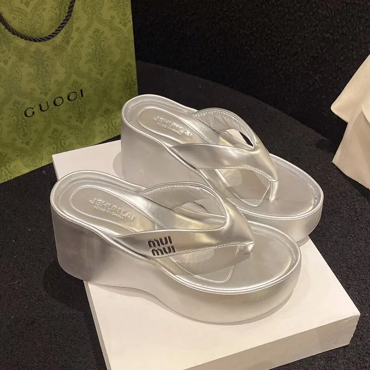 Thick soled raised herringbone slippers for women's outerwear, new 2024 summer high-end rhinestone slope heel beach sandals