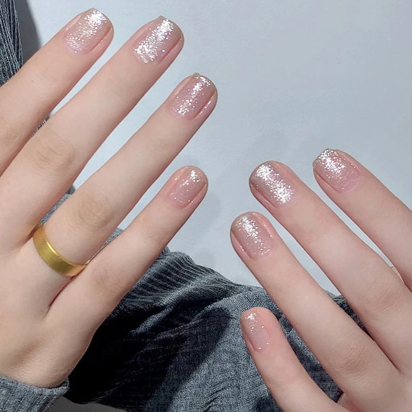 Smalto per unghie gel bianco latte di cocco superiore lucido di notte al chiaro di luna da 12 ml per l'autunno inverno Natale Inverno Nail Art Salon Use