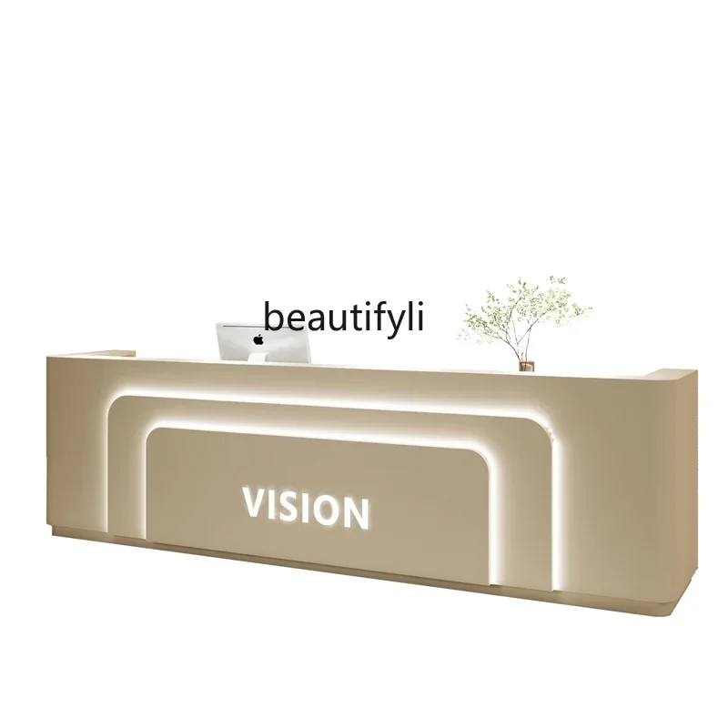 53 متجر لبيع الملابس الصغيرة، صالون تجميل، أمين الصندوق، مكتب الاستقبال، مكتب دليل عيادة الفم