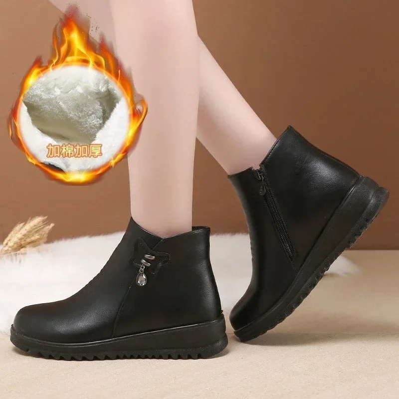 2024 Casual Leather Boots Trend Winter Middle-aged Bottom Shoes for Woman's Warm Cotton Shoes  Bottom Non-slip Wool Women Boots