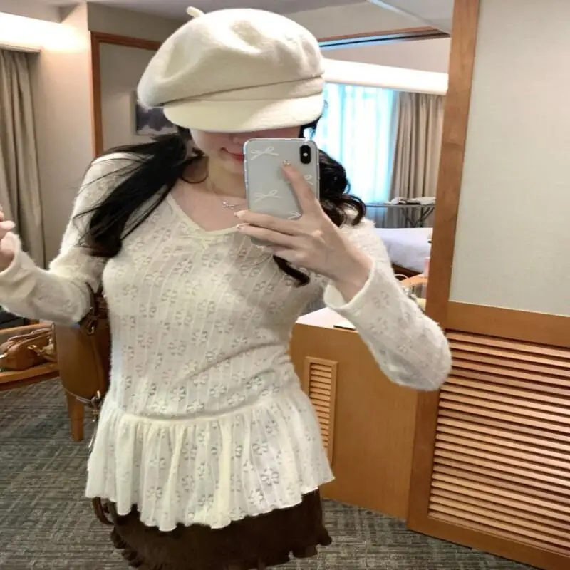 

Женская футболка с V-образным вырезом, кружевом, ажурными вставками и бантом, с длинным рукавом, осенняя новинка, стройнящая, однотонная, простая, универсальная, модная, стильная, милая.