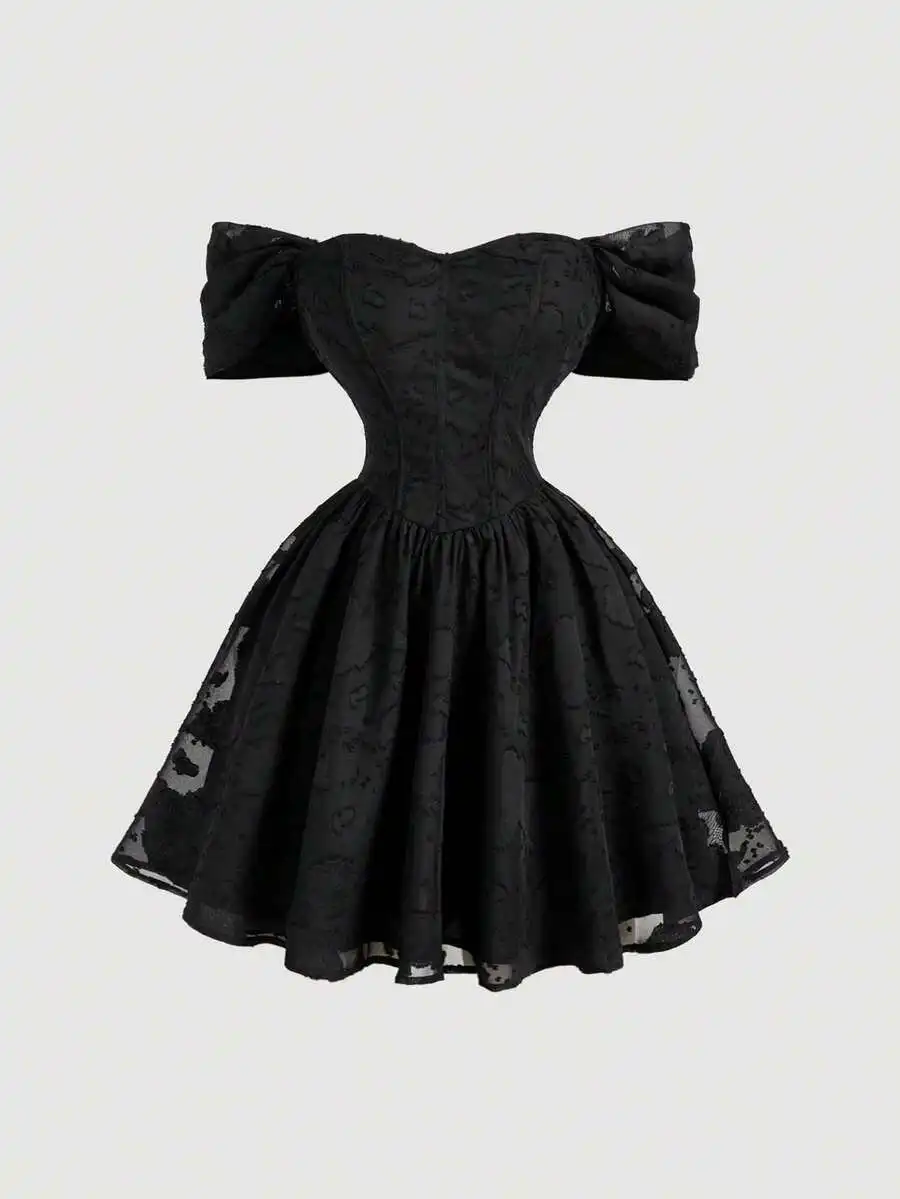 

Черное мини-платье-корсет с открытыми плечами, кружевной отделкой и пышными рукавами