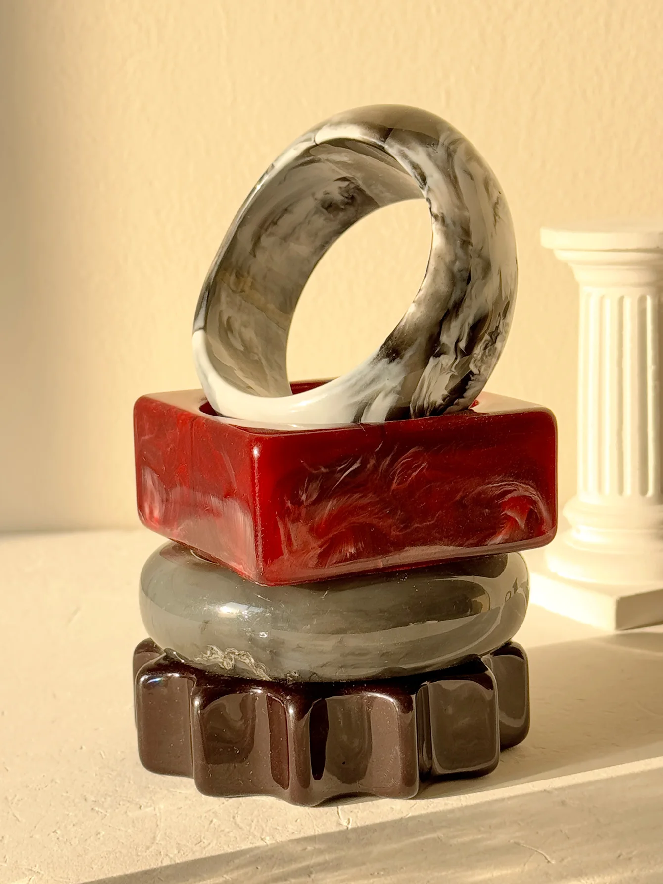 HUANZHI Vintage Red Grey White Blurred Geometric Irregular Resin Bracelet New Design Chunky Charms Bangles Jewelry for Women