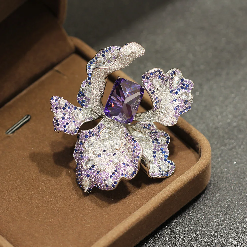 High-end New Luxury Heavy Industry Full of Zirconium Iris Flower Brooch Fashionable and Exaggerated Accessory Pin for Women