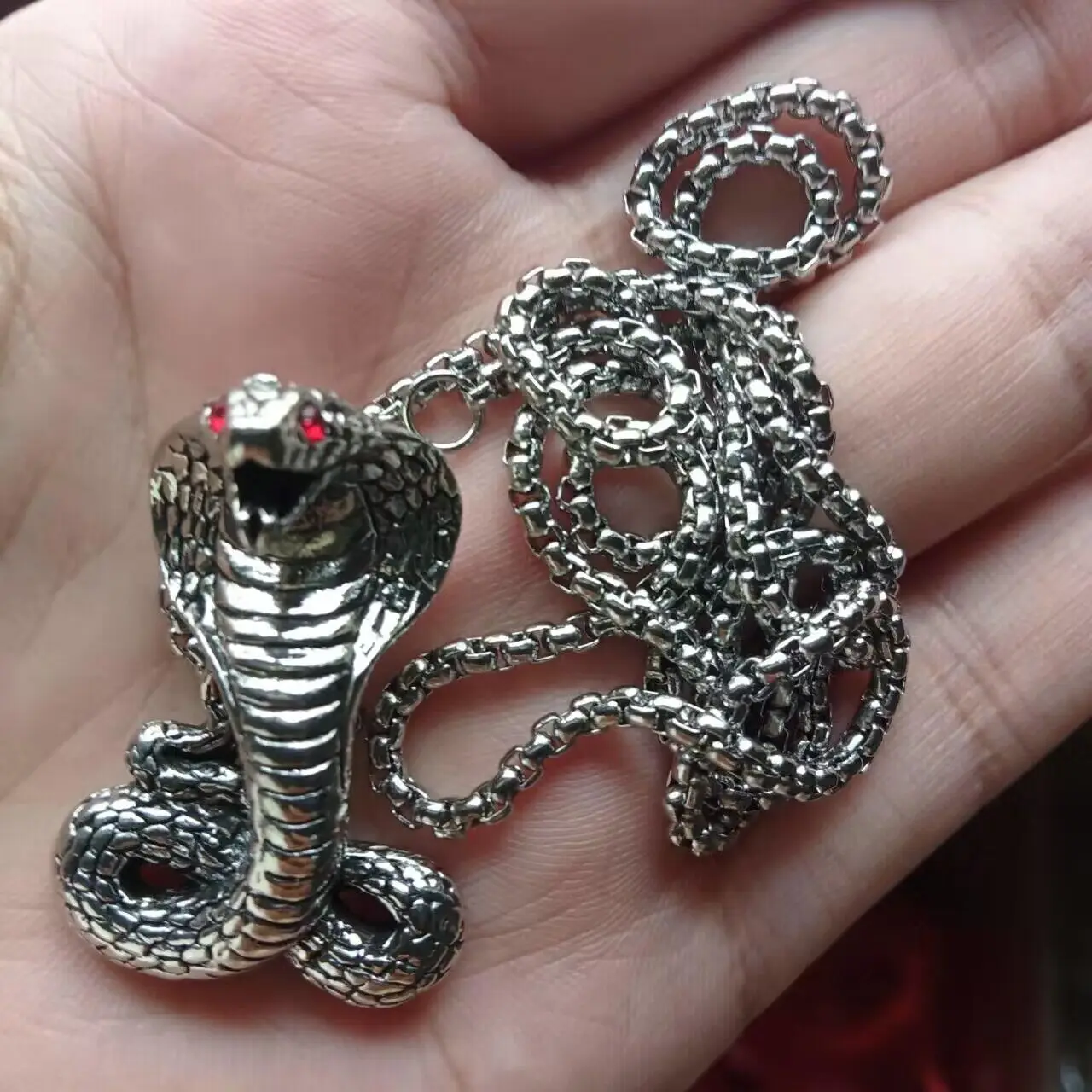 Gothic Punk Retro Red Eyed Snake Pendant Necklace Men\'s Domineering Hip Hop Rock Party Jewelry