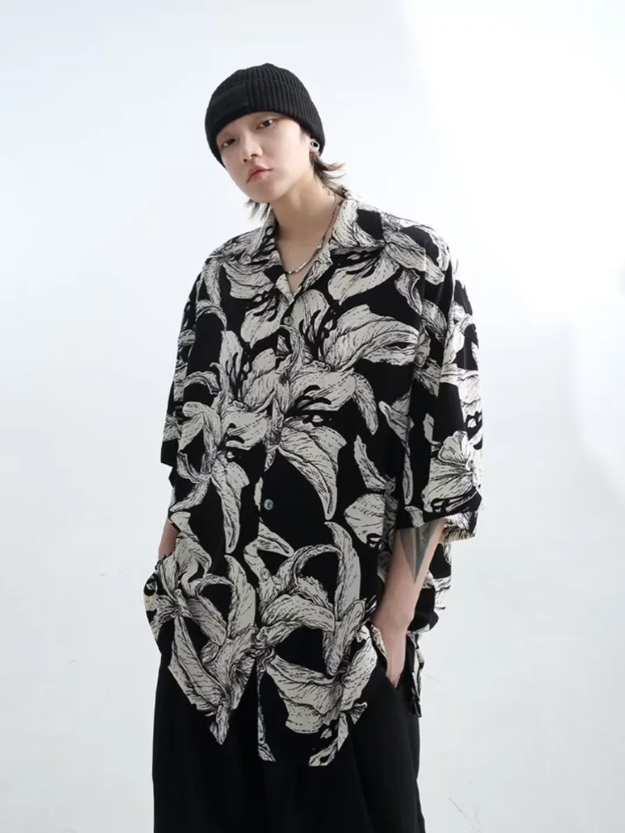 

Summer Men's Ice Silk Thin Drapey ort Sve irt Casual Hawaiian Floral Print Loose Fit Youth Trend No Iron Treaent