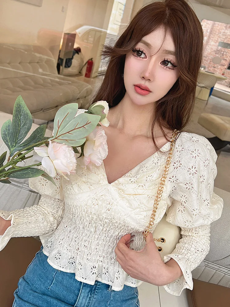 Dabuwawa Holloweout Blouses Slim Lace V Neck Lantem Sleeve Unique Shirt Back to School Spring Autumn Female DM1ALA007