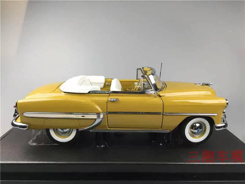 Diecast Sunstar 1:18 Scale Chevrolet 1953 Alloy Car Model