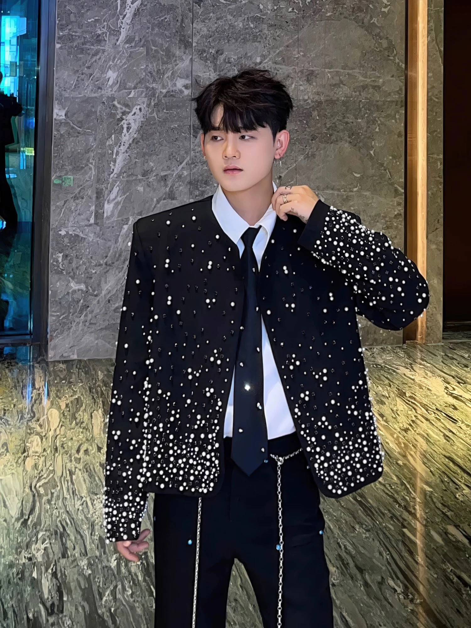 Men's 2025 Spring Autumn New Original Design Padded Shoulder Jackets Men's Small Fragrant Beaded Diamond Padded Shoulder Jacket