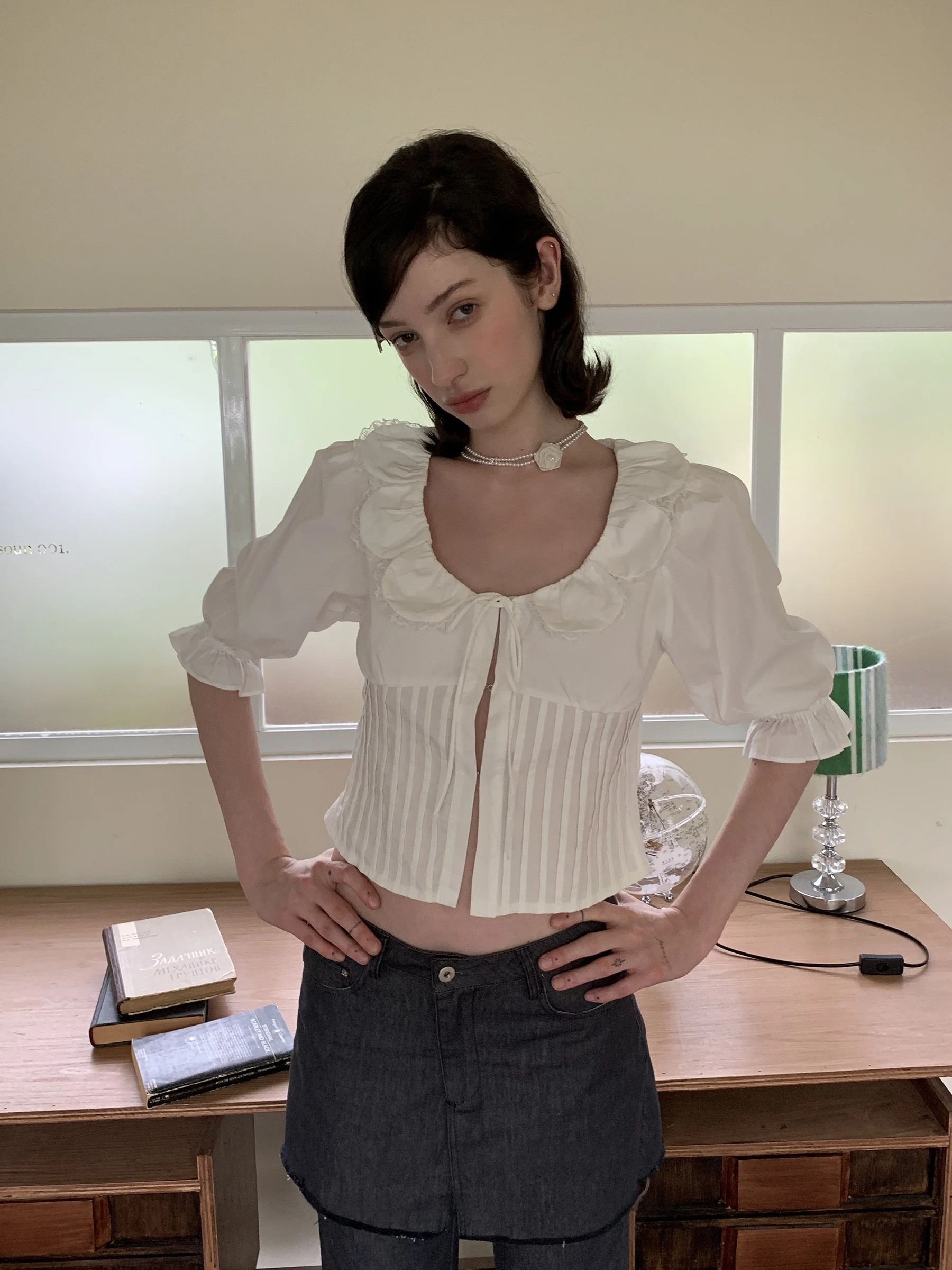 

JDE Women's Slim Fit Shirt with Lace Collar French Style Cotton Bubble Sleeve Short Design Sense Top Summer Fashion Ladies