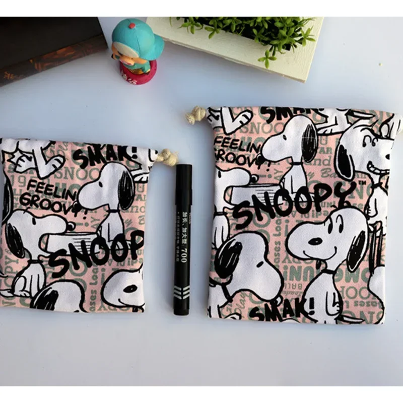 Snoopy borsa portaoggetti con coulisse borsa cosmetica da viaggio borsa per vestiti articoli da toeletta Power Bank chiave per cellulare custodia