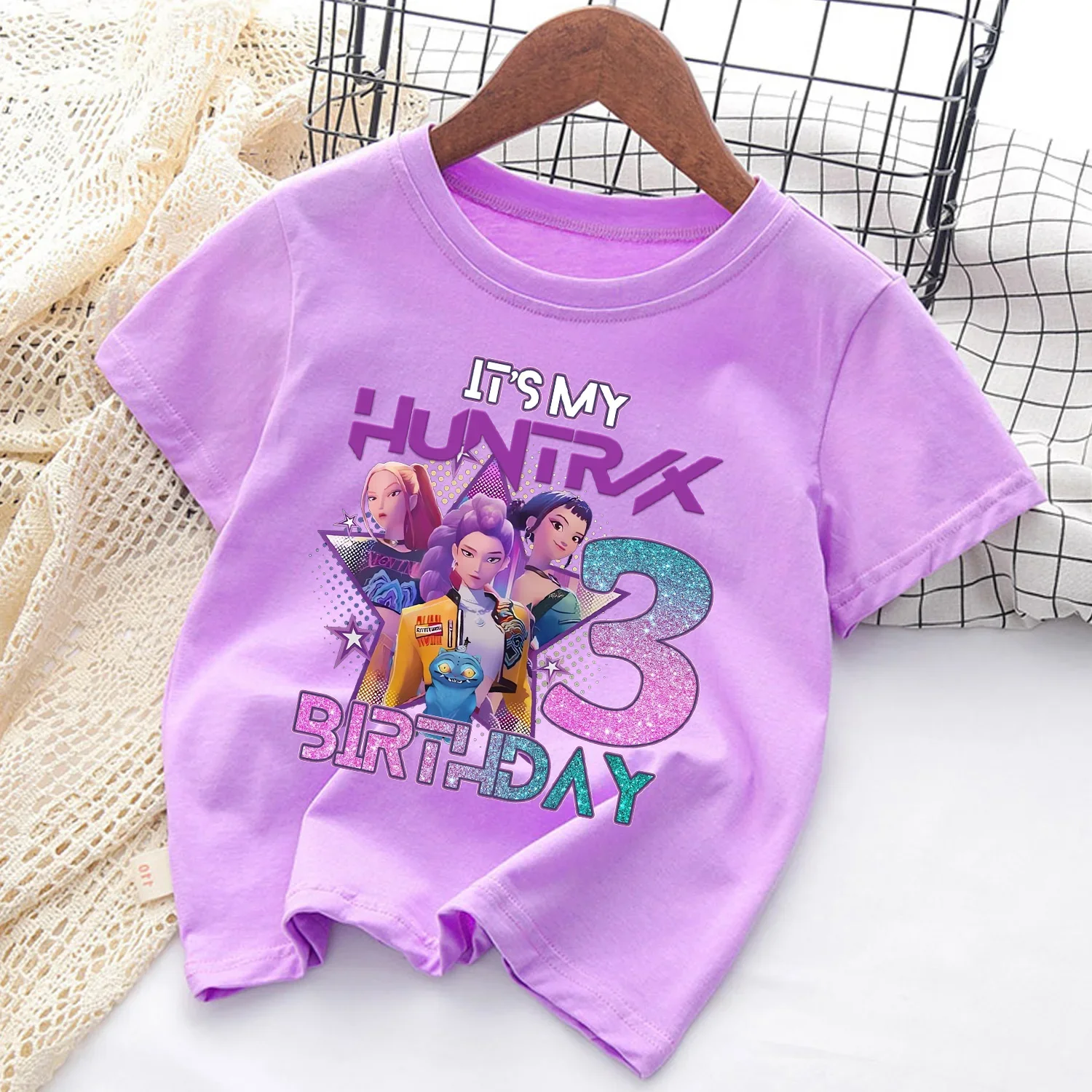تي شيرت KPop Demon Hunters للأطفال على شكل عيد ميلاد تي شيرت علوي للفتيات والأولاد ملابس أرجوانية بأكمام قصيرة كرتونية هدية ملابس للأطفال