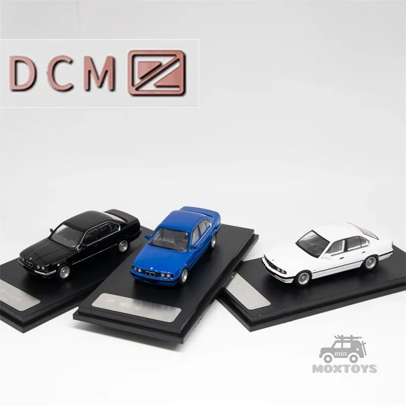 

**Pre-Order**DCM 1:64 E34 5-Series Sedan Black / White / Blue limited500 Diecast Model Car