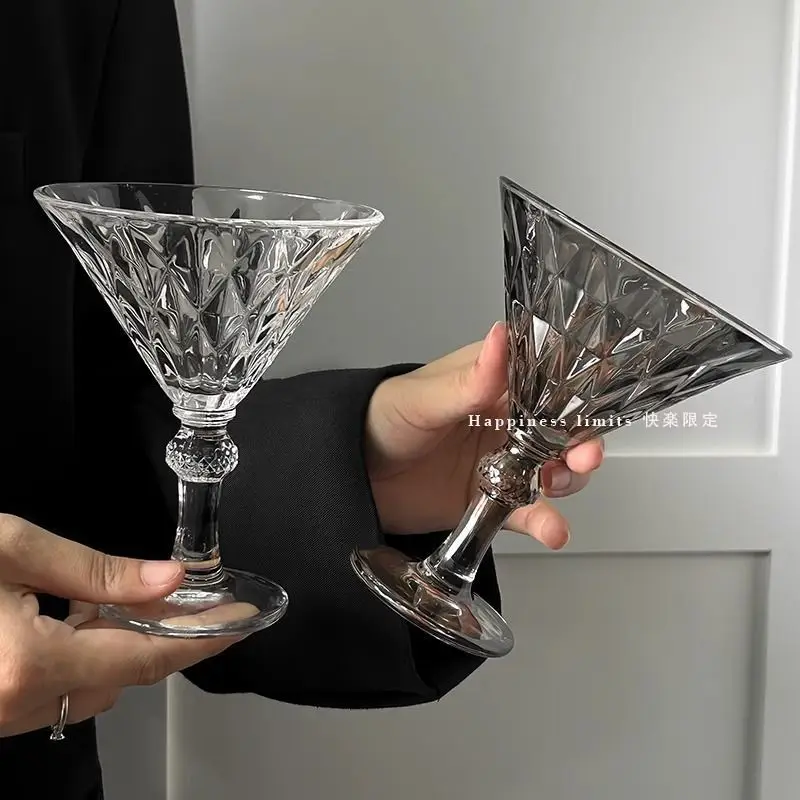 

2 Pcs Vintage Wine Glasses 240ml Embossed Goblet Transparent Grey Stemmed Drinking Glassware Stemware For Cocktail Party Wedding