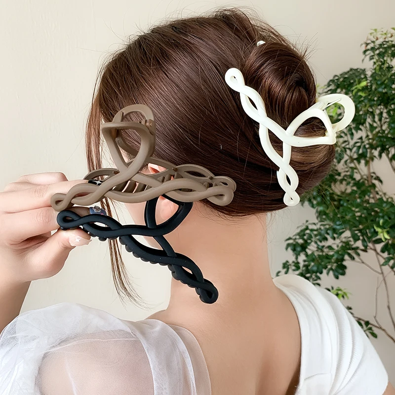 

New Large Frosted Twist Hair Clips for Women Korean Simple Hairpin Elegant Solid Color Cawl Clips Girls Hair Accessories