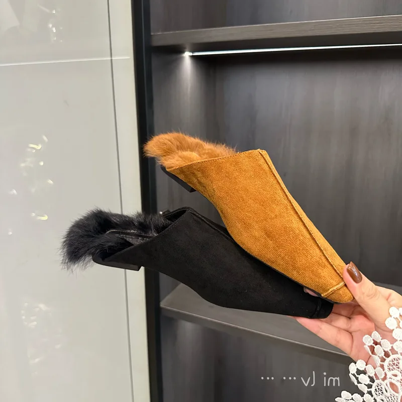 Nieuwe Luxe Harige Vrouwen Slippers Designer Muilezels Schoenen Winter Suède Bont SlidesTrend Vierkante Neus Lage Hakken Pluche Sneeuw Botas Mujer