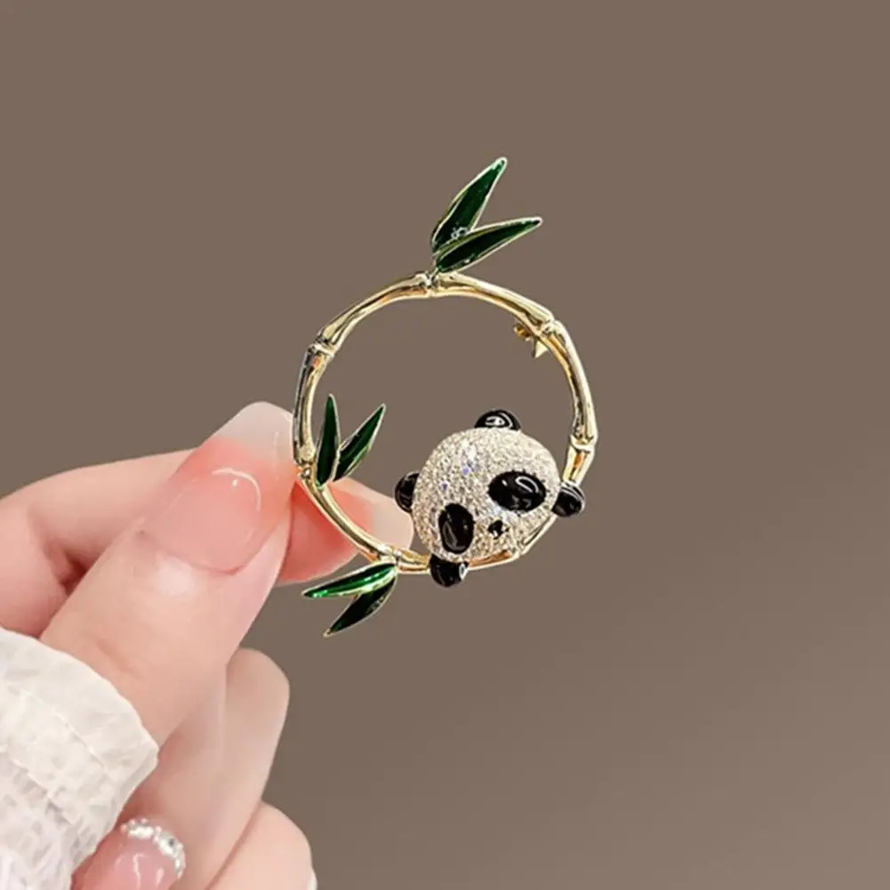 Cute Lovely Panda Bamboo Brooch For Women Girls Enamel Rhinestone Panda Pins Dress Hat Bag Suit Tie Accessories Jewelry Gif W9Z8