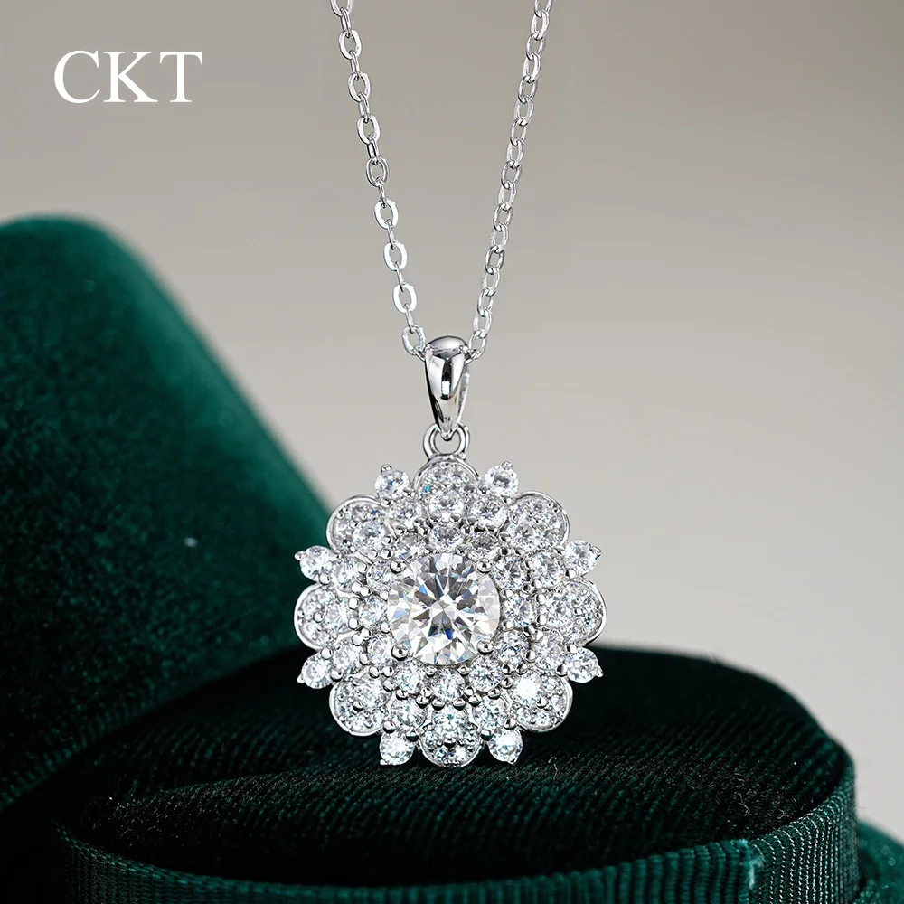

CKT Platinum Pt950 Pendant 1ct Diamond Moissanite Necklace Women's Sunflower Classic Six-Claw Snowflakes 18k White Gold Jewelry