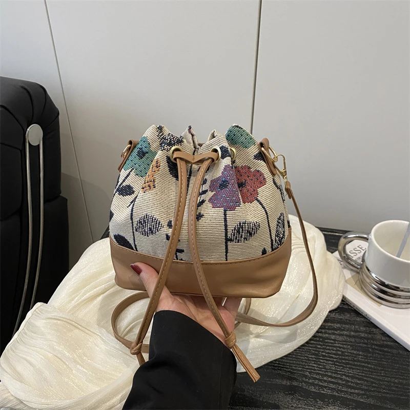 

Сумка через плечо в этническом стиле, винтажная женская сумка-слинг с цветочной вышивкой, женская летняя сумка-ведро из льняной ткани на шнурке